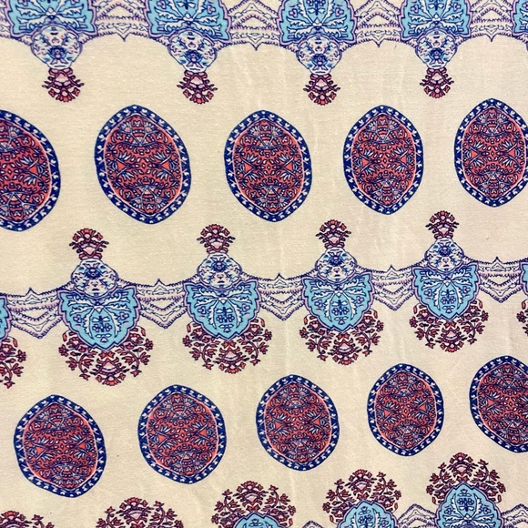 Pink Rose Woman’s Short sleeve top in blues & purples - Picture 6 of 9